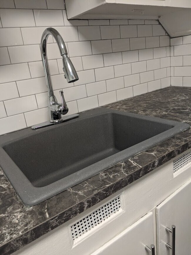 10 Maynard St Unit 3Rd floor, Pawtucket, RI 02860 Apartments in