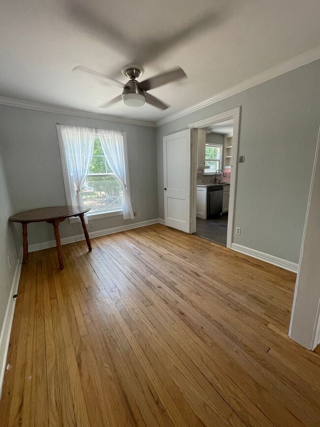 Building Photo - Beautifully updated 1948 Cottage with easy...