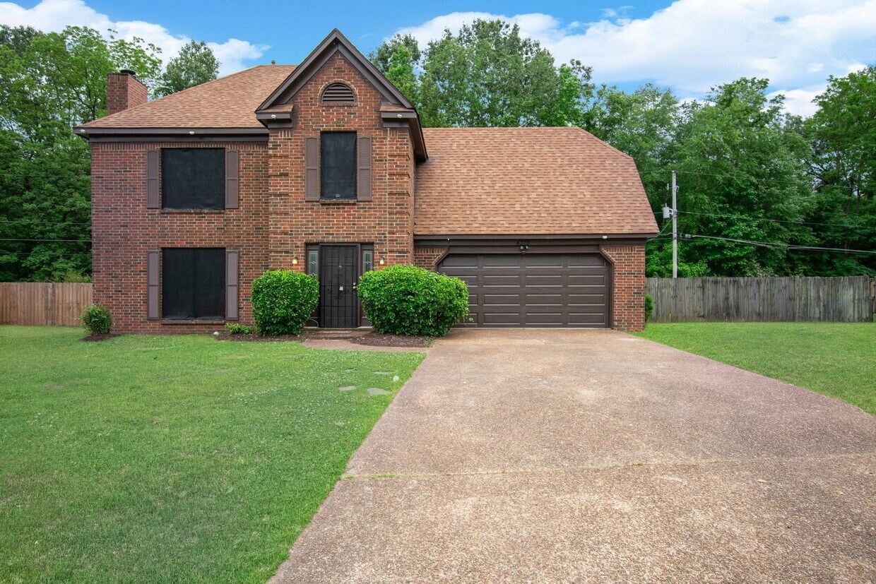 Primary Photo - Beautiful 4 bedroom, 2.5 bathroom home on ...