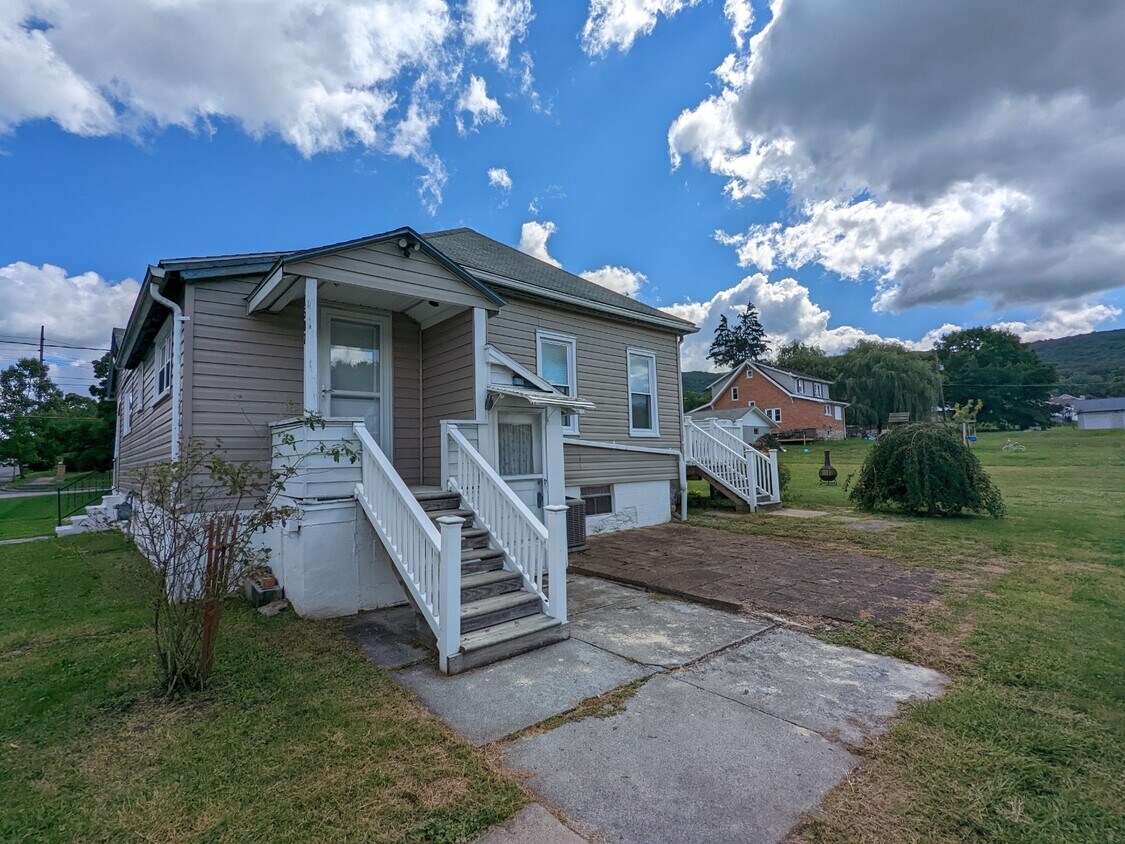 1507 Monroe Ave, Altoona, PA 16602