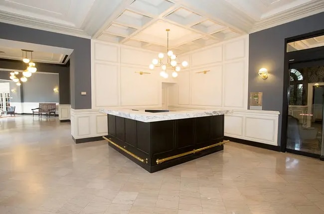 Foto del edificio - 1642 E 56th St