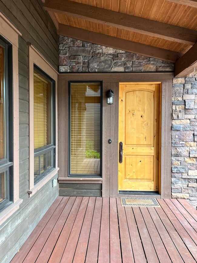 Building Photo - 3 Bedroom, 3.5 Bath Home in Teton Springs – Victor, ID | Available Now