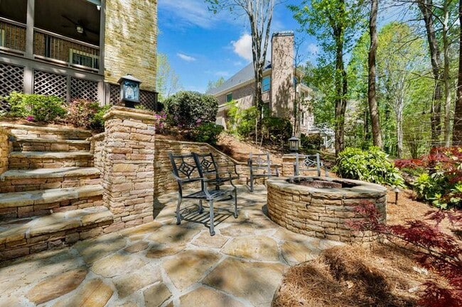 Building Photo - 7015 Blackthorn Ln