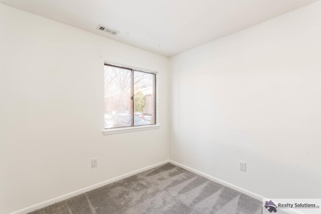 Building Photo - 102A Kelly Cove