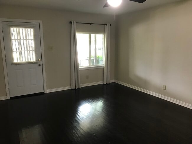 Foto del edificio - 823 Jackson St