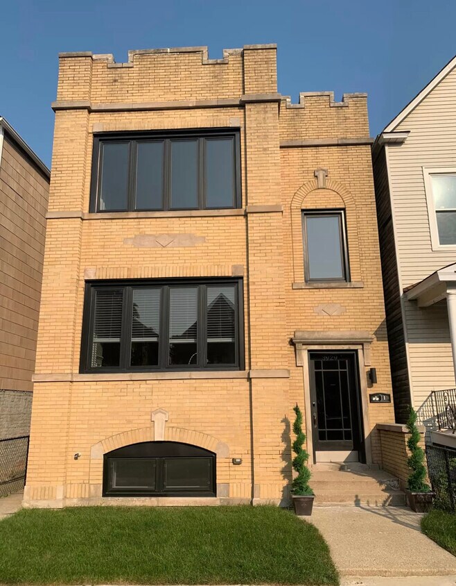 Primary Photo - 3929 N Whipple St
