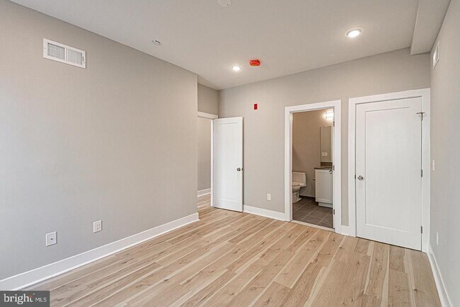 Building Photo - 713 S 51st St