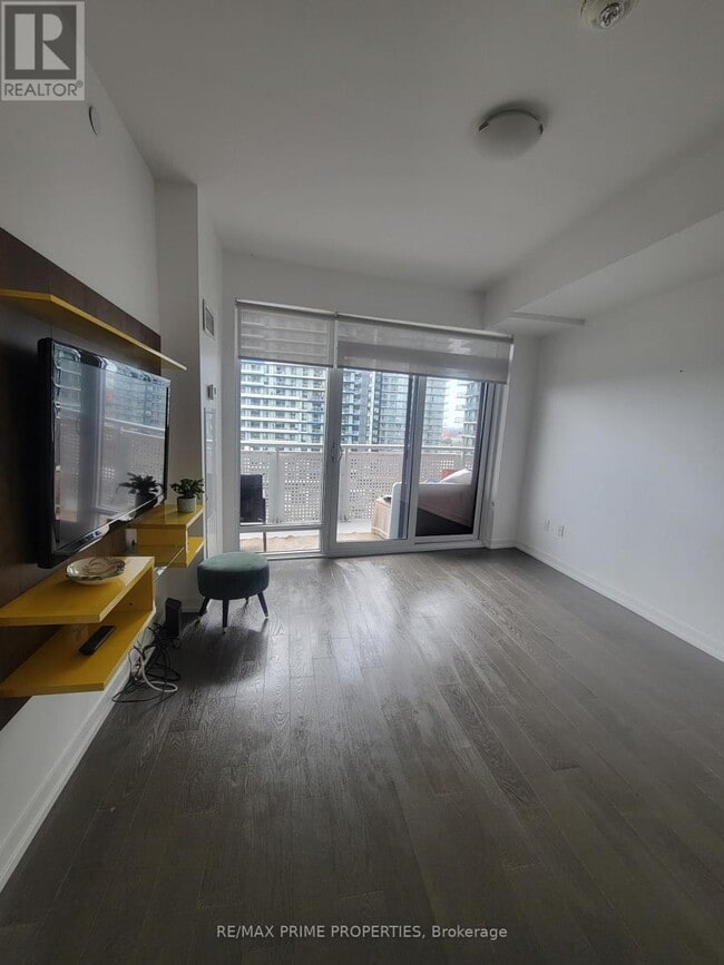 Photo du bâtiment - 2520 Eglinton Ave W