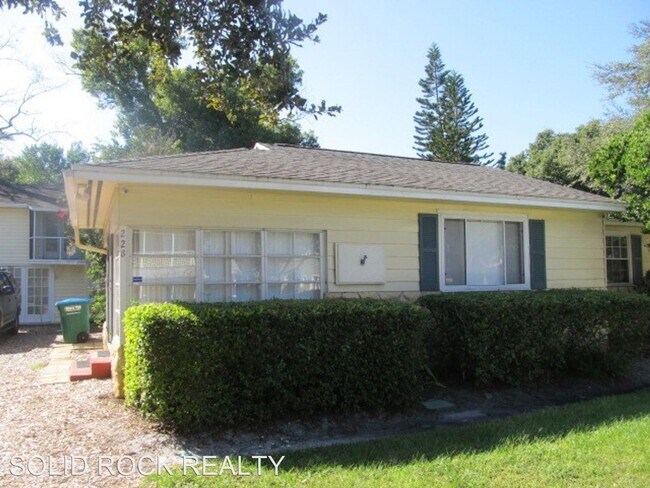Building Photo - 2 br, 1 bath House - 228 W Warren Ave