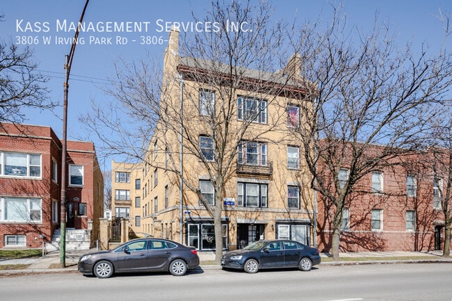 Foto del edificio - 3806 W Irving Park Rd