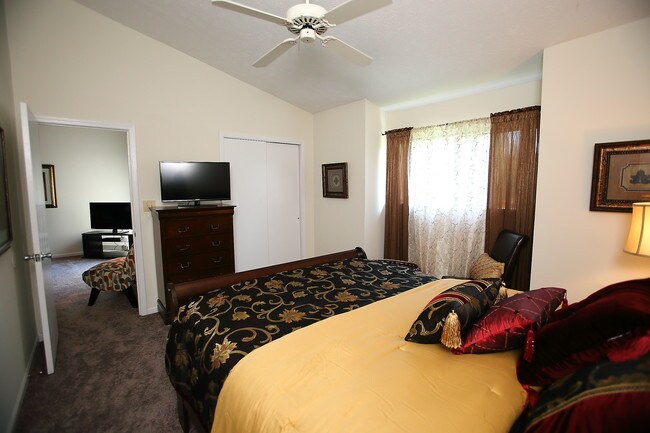 Foto del edificio - 1400 Pine Valley Dr