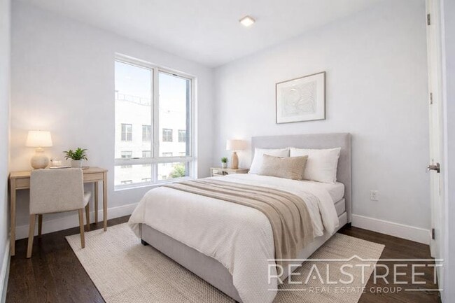 Foto del edificio - Luxury 2 BR in Bushwick with Balcony & Roof Deck!