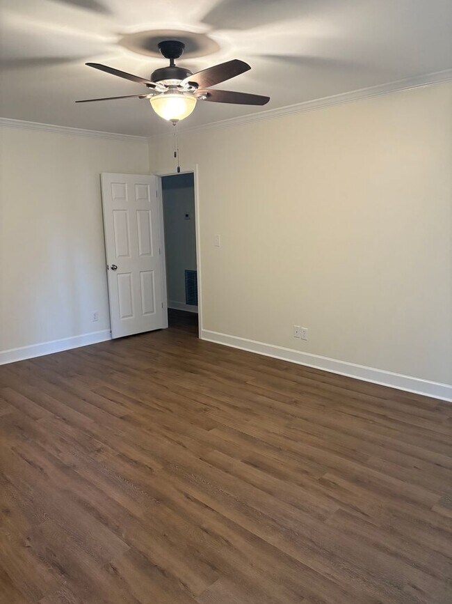 Foto del edificio - 2819 Falcon Ln