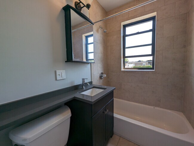 Foto del edificio - 4542 N Damen Ave