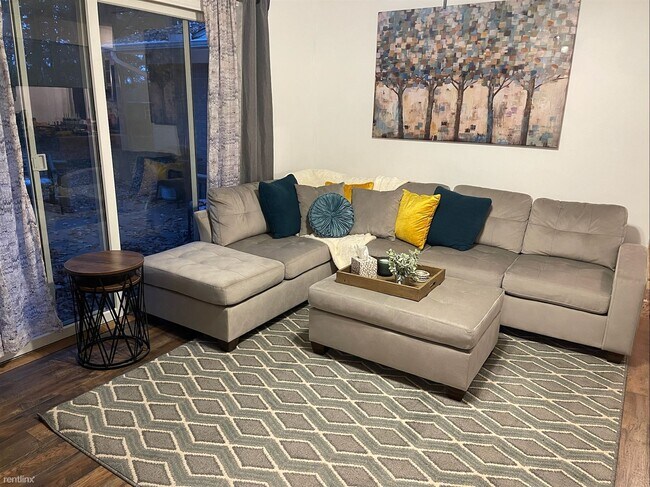 Building Photo - 3 br, 1.5 bath House - Furnished/Flex-Leas...