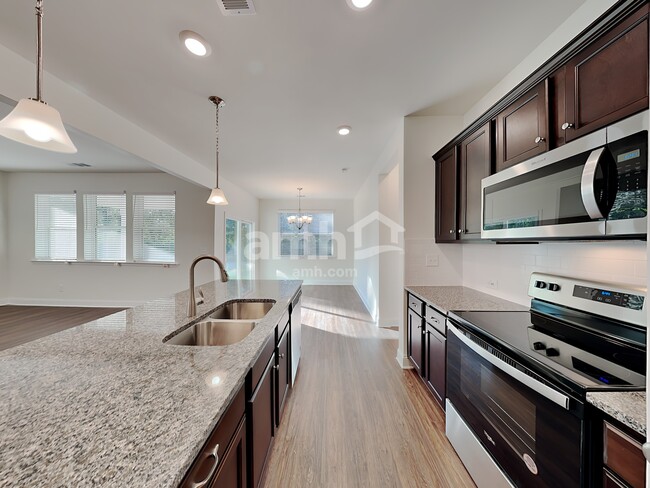 Foto del edificio - 7062 Creeksong Dr