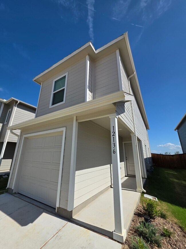 Foto del edificio - Chic, Compact, and Brand-New in Foree Ranch
