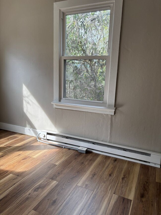 Building Photo - One Bedroom Duplex in Red Bank TN