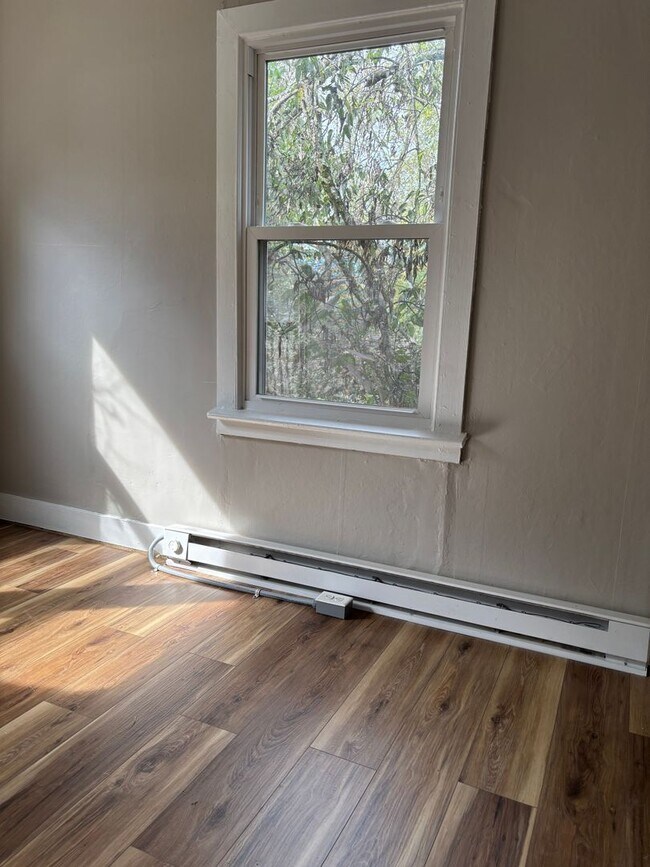 Foto del edificio - One Bedroom Duplex in Red Bank TN