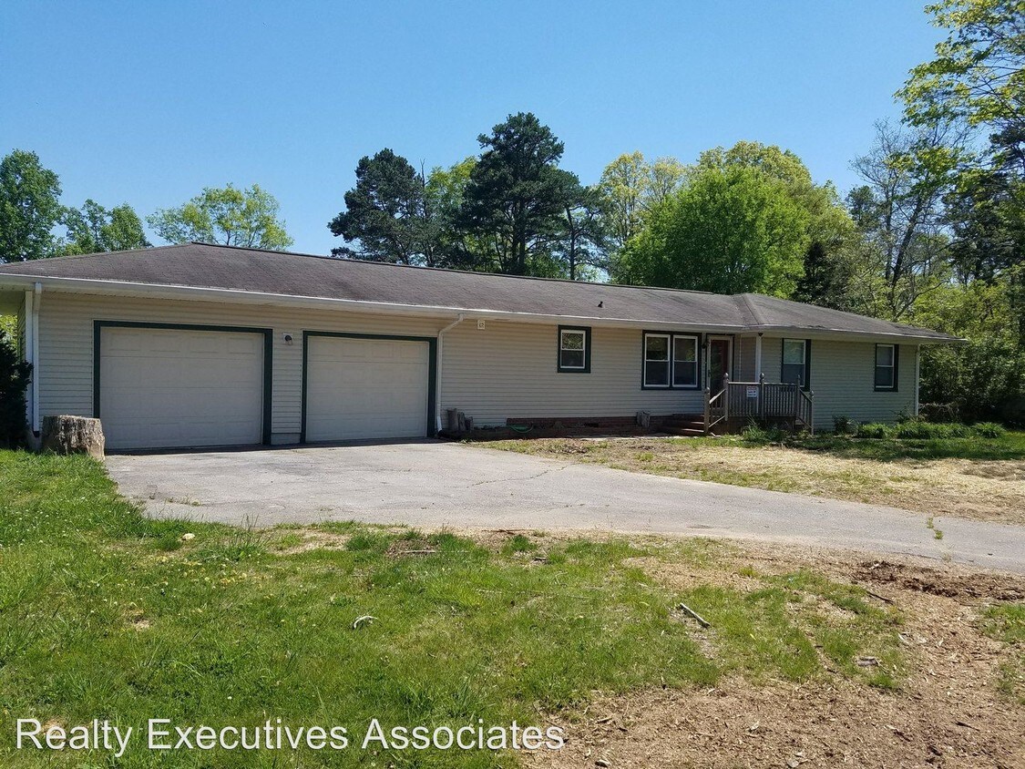 Primary Photo - 4 br, 2 bath House - 5820 Tazewell Pike