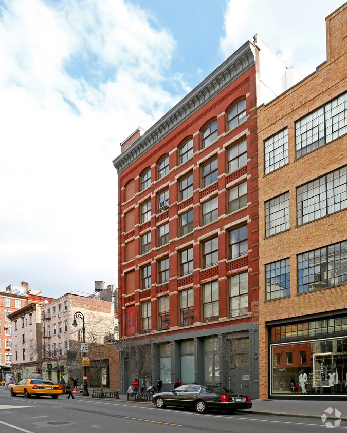 Building Photo - 395 W Broadway