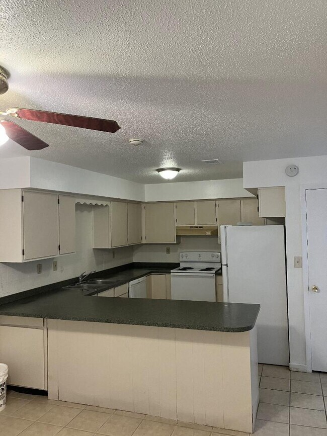 Foto del edificio - 378 SE Lake Forest Pl
