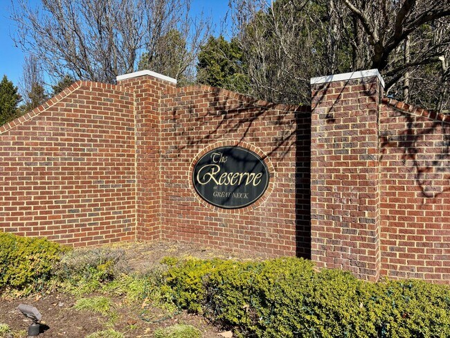 Foto del edificio - Ready NOW in The Reserve at Great Neck, Top-Rated Schools, Pet Friendly