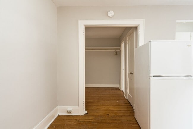 Building Photo - 26 Balmoral Ave