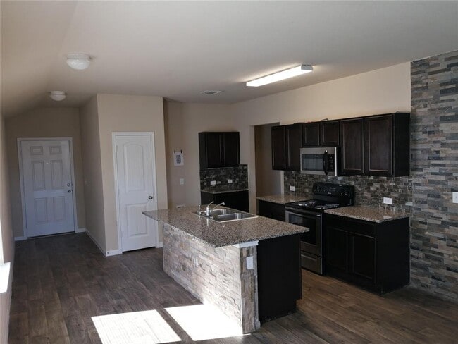 Foto del edificio - 14313 Almodine Rd