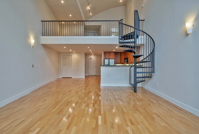 Building Photo - 630 8th St