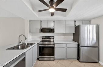 Building Photo - 144 Cypress Way E