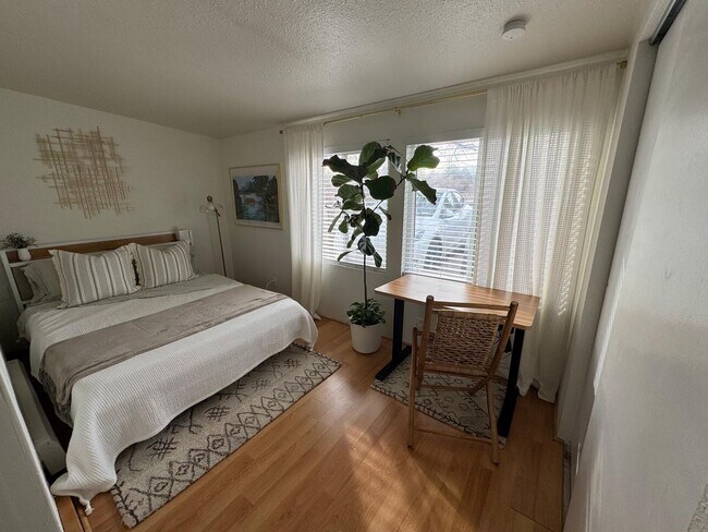 Foto del edificio - Spacious + Private 2BR/1BA in the Beautiful Golden, CO! Secluded AND Conveniently Located