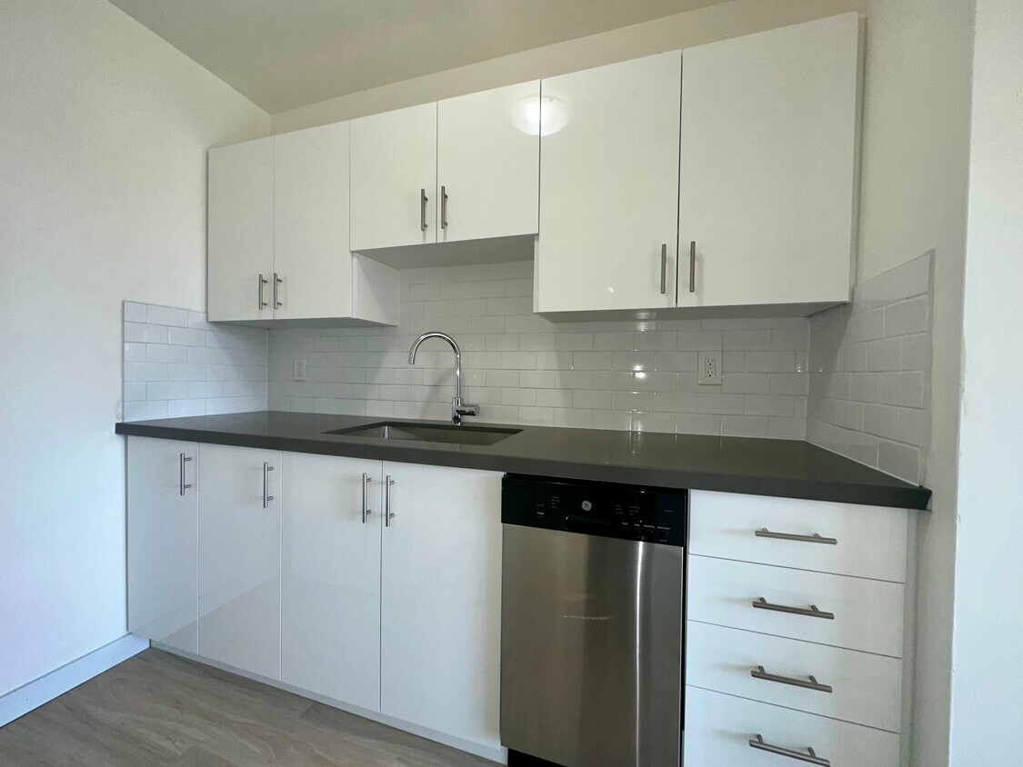 Building Photo - Chateau Towers