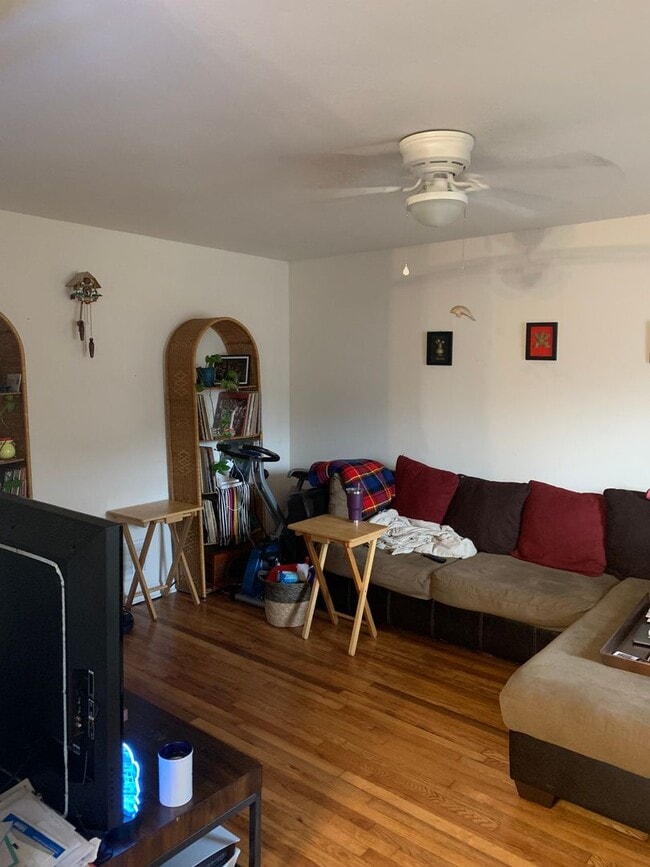 Building Photo - 417-427 Morton Ave