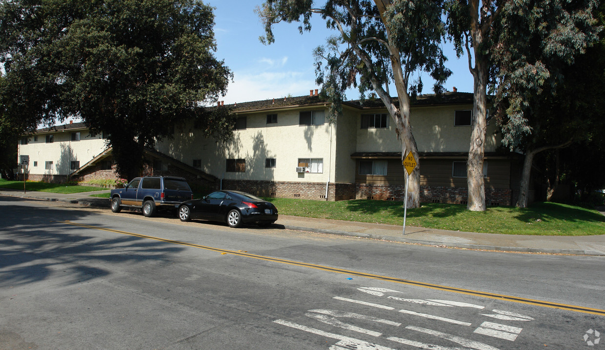 Primary Photo - Grand Fir Apartments