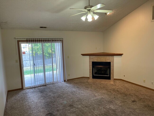 Building Photo - 3002 Butterfield Ct