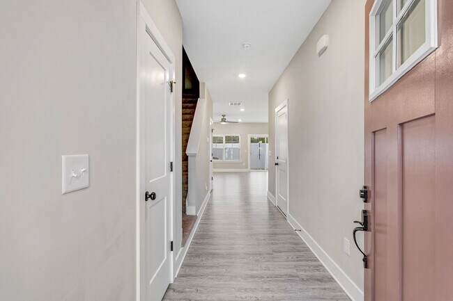 Building Photo - Beautiful 3-Bedroom Home for Rent – Availa...