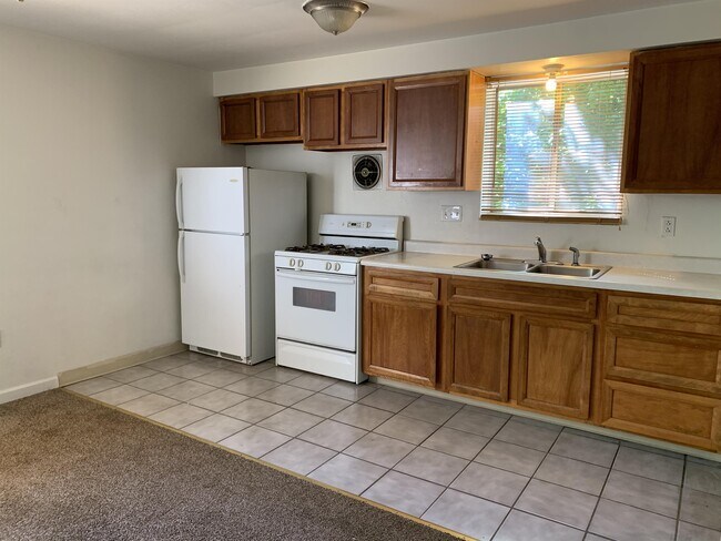 Building Photo - 802 Westbury Rd