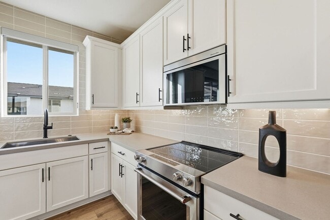 Building Photo - 2121 W Sonoran Desert Dr