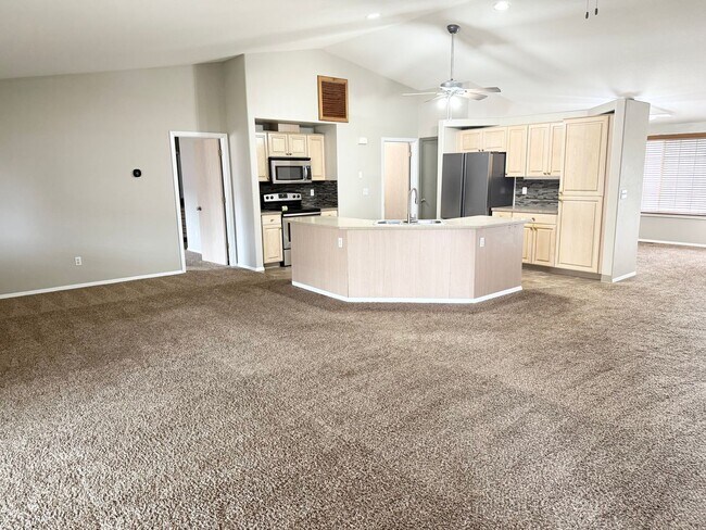 Foto del edificio - Charming One-Level Ranch in Peaceful Battl...