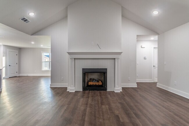 Foto del edificio - BRAND NEW!!! 3-bedroom, 2-bathroom home lo...