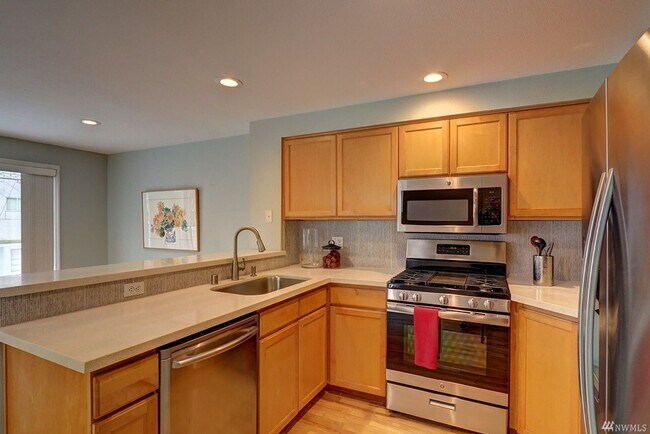 Foto del edificio - Updated Town Home in heart of Ballard just...