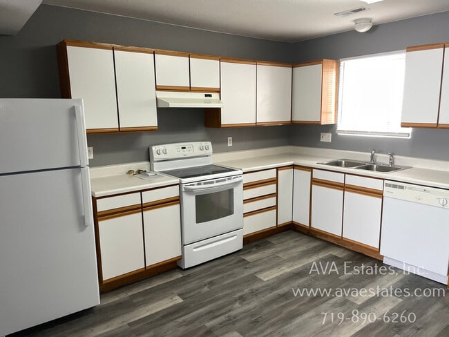 Building Photo - 733 E Laporte Dr