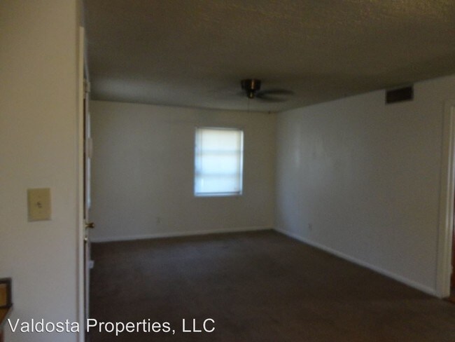 Building Photo - 2310 Deborah Dr