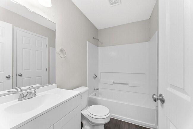 Foto del edificio - 1021 Hilltop Ln
