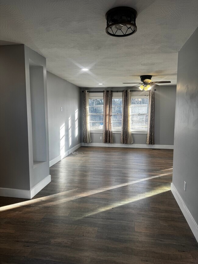 Entrada a la sala de estar 1 - 4018 W Weaver Rd