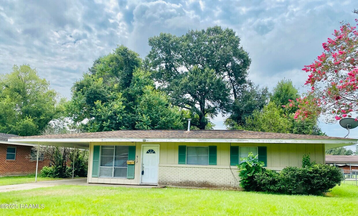 Foto principal - 912 Choctaw Dr