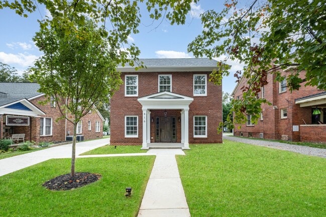 Building Photo - 816 Walnut Ave