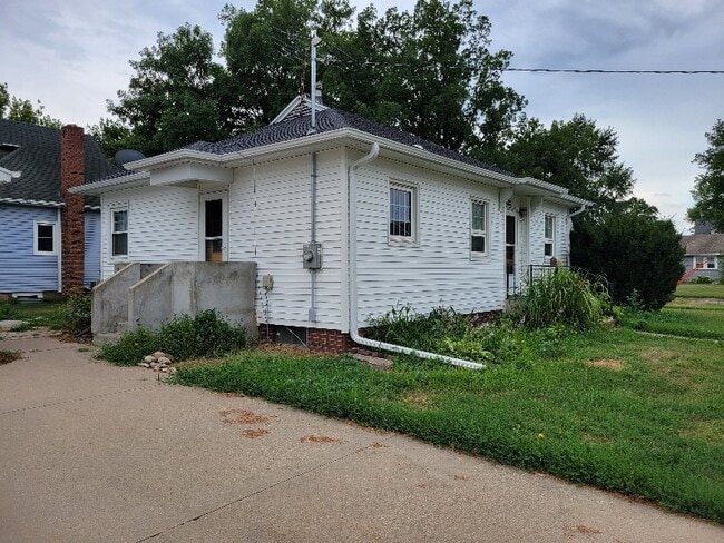 Building Photo - 1404 5th St