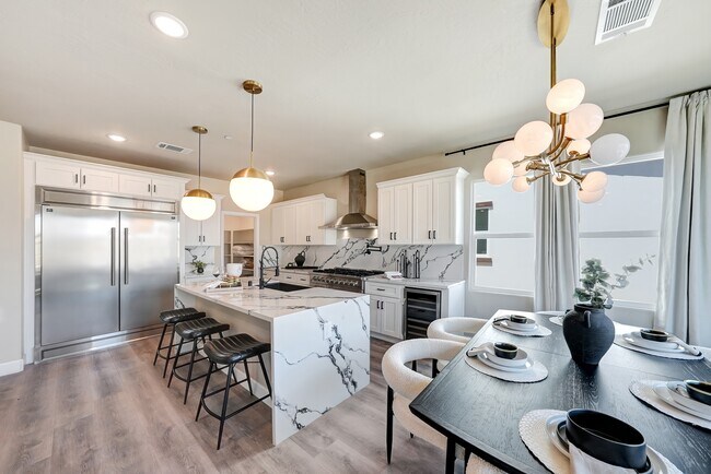 Building Photo - 131 N Un St